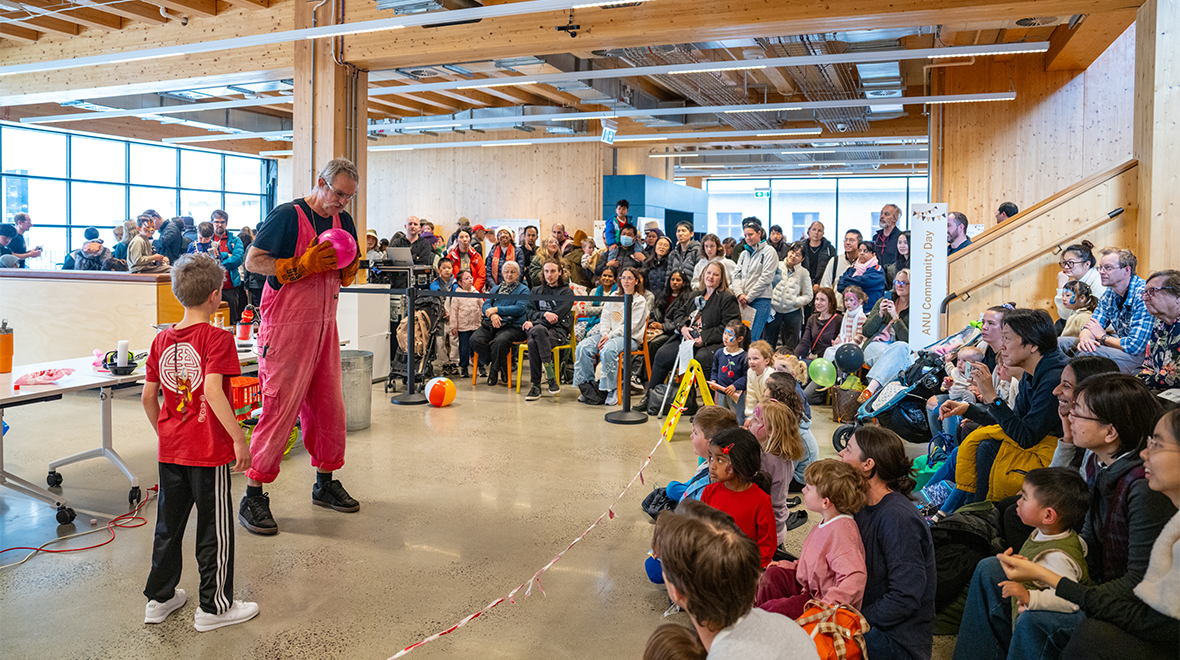 Science show with Dr Graham. Image: Nic Vevers/ANU