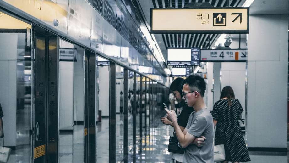 Chinese subway phone users
