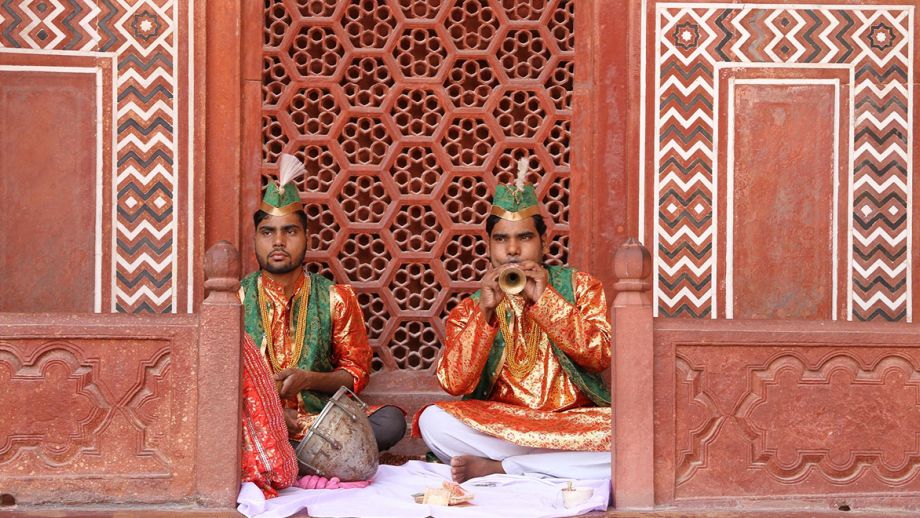 Image: Taj mahal, India, People by JungR via Pixabay