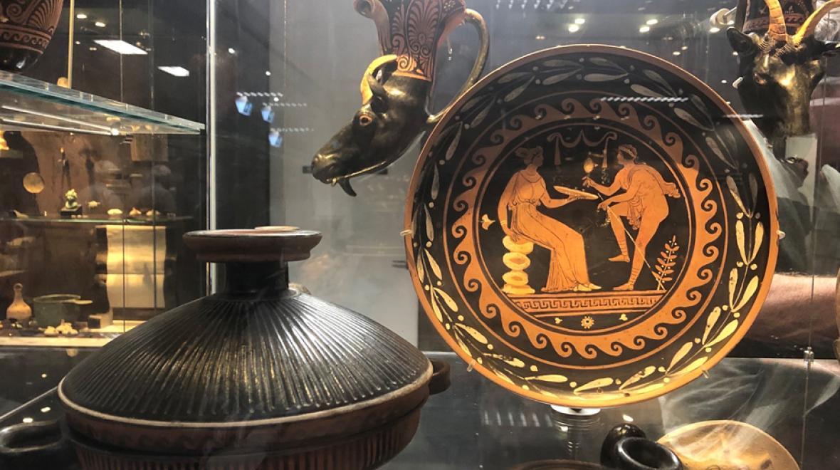 Greek Plates in the ſ+¼Classics Museum