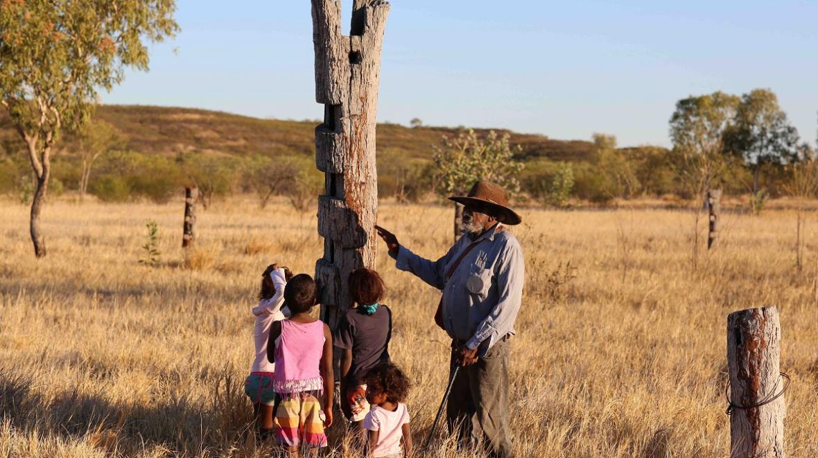 Ronnie Wavehill talking to his grandchildren about the early colonial days in his first language Gurindji. Photo: Brenda L Croft 2015.