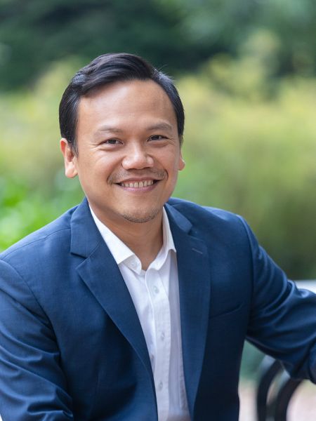 Associate Professor Vinh Lu
