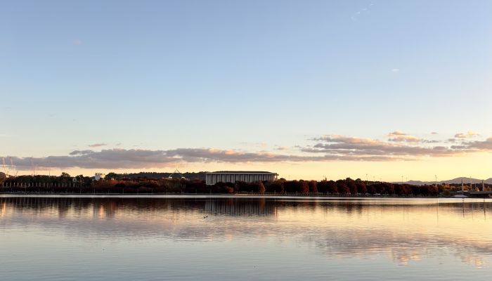 Picture of the Canberra lake 